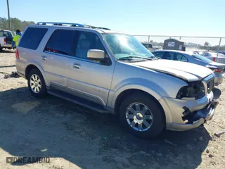 2004 Lincoln Navigator Luxury with VIN 5LMFU27R34LJ05952, listed as a IAAI auction lot 41853172 with 268,889 mi miles. Bid and sale history available at carsss.com. Image 1.