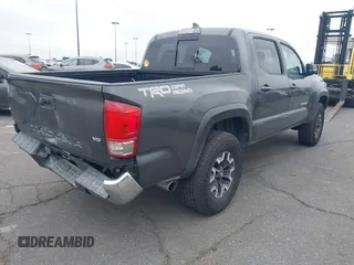 2017 Toyota Tacoma SR5 z VIN 3TMAZ5CN7HM045752, wystawiony jako IAAI lot #42057874 z przebiegiem 89 898 mil mil oraz . Historia ofert i sprzedaży dostępna na DreamBid. Obrazek 4.