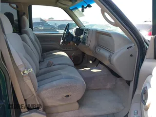 1999 GMC Suburban with VIN 3GKGK26J4XG508566, listed as a IAAI auction lot 41778760 with 1,028,244 mi miles. Bid and sale history available at carsss.com. Image 5.