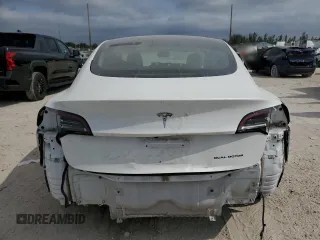 2021 Tesla Model 3 Standard Range Plus z VIN 5YJ3E1EA7MF084900, wystawiony jako Copart lot #53090765 z przebiegiem 42 226 mil mil oraz Nie do naprawy. Historia ofert i sprzedaży dostępna na DreamBid. Obrazek 6.