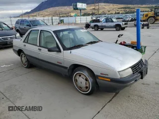 1990 Chevrolet Corsica z VIN 1G1LT54T5LY175073, wystawiony jako Copart lot #71889604 z przebiegiem 111 578 mil mil oraz Tytuł czysty. Historia ofert i sprzedaży dostępna na DreamBid. Obrazek 4.