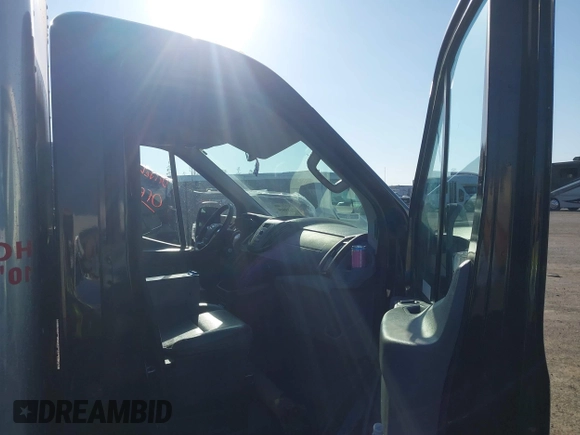 2017 Ford Transit z VIN 1FDBF9ZM4HKB18839, wystawiony jako IAAI lot #41619595 z przebiegiem 167 754 mil mil oraz . Historia ofert i sprzedaży dostępna na DreamBid. Obrazek 5.