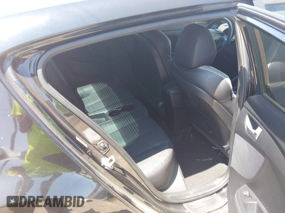 2016 Hyundai Veloster Turbo with VIN KMHTC6AE5GU281597, listed as a IAAI auction lot 42006038 with 77,642 mi miles. Bid and sale history available at carsss.com. Image 8.