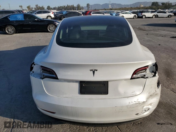 2021 Tesla Model 3 Standard Range Plus z VIN 5YJ3E1EA5MF018216, wystawiony jako Copart lot #52007385 z przebiegiem 49 711 mil mil oraz Szkoda całkowita • Salvage title. Historia ofert i sprzedaży dostępna na DreamBid. Obrazek 6.