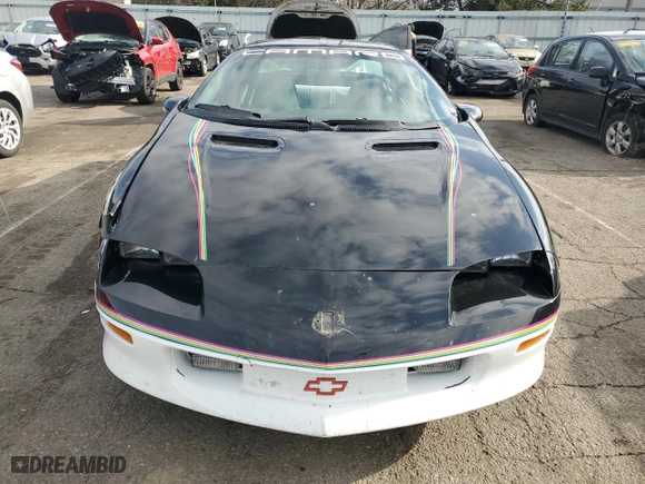 1993 Chevrolet Camaro Z28 with VIN 2G1FP22P4P2105797, listed as a Copart auction lot 86332224 with 43,409 mi miles and Salvage Title. Bid and sale history available at carsss.com. Image 5.