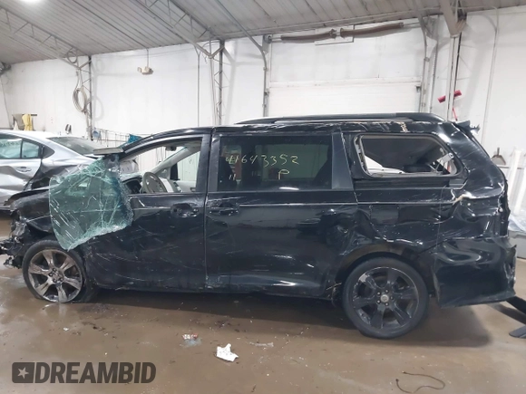 2011 Toyota Sienna SE with VIN 5TDXK3DC1BS172813, listed as a IAAI auction lot 41643352 with 172,385 mi miles. Bid and sale history available at carsss.com. Image 15.