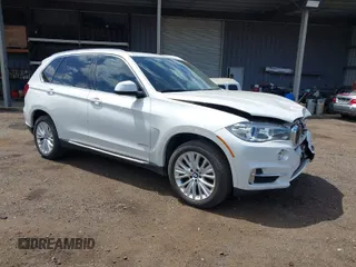 2016 BMW X5 sDrive35i with VIN 5UXKR2C51G0H42792, listed as a IAAI auction lot 41726108 with 81,796 mi miles. Bid and sale history available at carsss.com. Image 1.