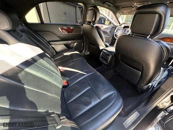 2017 Lincoln Continental Livery with VIN 1LN6L9UK9H5617828, listed as a Copart auction lot 42710185 with 236,983 mi miles and Clean Title. Bid and sale history available at carsss.com. Image 6.
