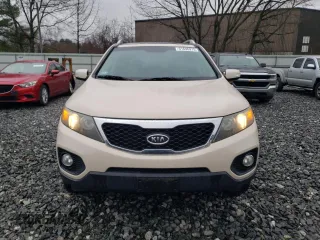 2011 Kia Sorento EX with VIN 5XYKUDA25BG040110, listed as a Copart auction lot 52195765 with 94,634 mi miles and Clean Title. Bid and sale history available at carsss.com. Image 5.