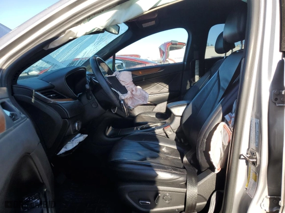 2019 Lincoln MKC Reserve with VIN 5LMCJ3D94KUL09107, listed as a Copart auction lot 87059744 with 27,502 mi miles and Salvage Title. Bid and sale history available at carsss.com. Image 7.