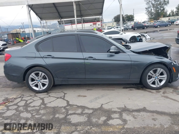 2016 BMW 3 Series 328i z VIN WBA8E9G53GNT85817, wystawiony jako IAAI lot #41765637 z przebiegiem 130 719 mil mil oraz . Historia ofert i sprzedaży dostępna na DreamBid. Obrazek 13.