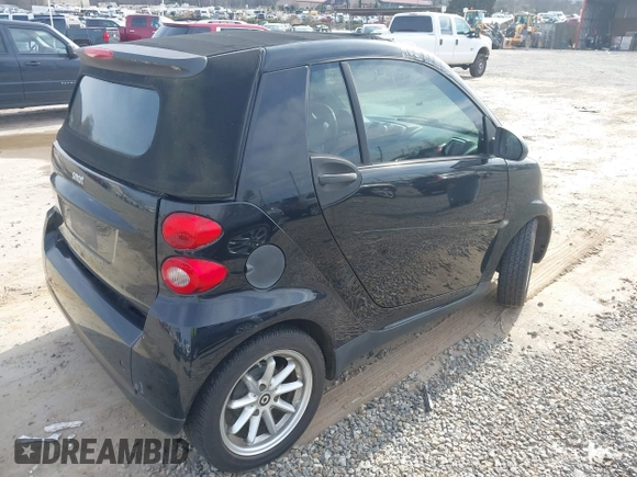 2009 Smart fortwo Passion z VIN WMEEK31X29K288815, wystawiony jako IAAI lot #40953956 z przebiegiem Nie podano mil oraz . Historia ofert i sprzedaży dostępna na DreamBid. Obrazek 4.