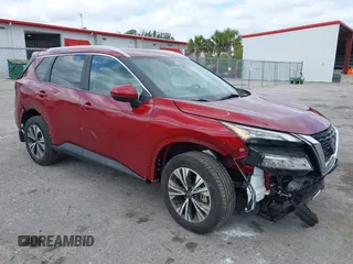 2023 Nissan Rogue SV z VIN 5N1BT3BA7PC684265, wystawiony jako IAAI lot #42083059 z przebiegiem 28 570 mil mil oraz . Historia ofert i sprzedaży dostępna na DreamBid. Obrazek 1.