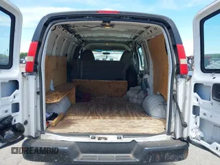 2014 Chevrolet Express Cargo z VIN 1GCSGAFX4E1198968, wystawiony jako IAAI lot #42322008 z przebiegiem 192 912 mil mil oraz . Historia ofert i sprzedaży dostępna na DreamBid. Obrazek 17.