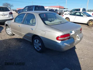 1995 Nissan Altima XE with VIN 1N4BU31D08C201209, listed as a IAAI auction lot 41687822 with 184,247 mi miles. Bid and sale history available at carsss.com. Image 3.