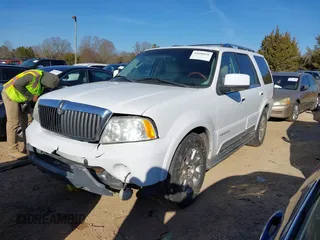 2003 Lincoln Navigator Luxury with VIN 5LMFU28R33LJ03048, listed as a IAAI auction lot 41498656 with 221,770 mi miles. Bid and sale history available at carsss.com. Image 2.