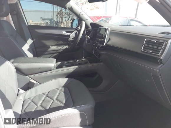 2024 Volkswagen Atlas SE with VIN 1V2LE2CA0RC249150, listed as a IAAI auction lot 41969218 with 7,291 mi miles and . Bid and sale history available at DreamBid. Image 5.