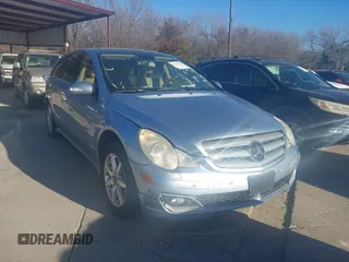 2007 Mercedes-Benz R-Class 3.5L with VIN 4JGCB65E07A056051, listed as a IAAI auction lot 41252495 with 231,074 mi miles. Bid and sale history available at carsss.com. Image 1.