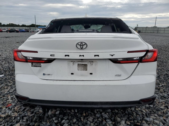 2025 Toyota Camry LE z VIN 4T1DAACK4SU536541, wystawiony jako Copart lot #56383535 z przebiegiem Nie podano mil oraz Szkoda całkowita • Salvage title. Historia ofert i sprzedaży dostępna na DreamBid. Obrazek 6.