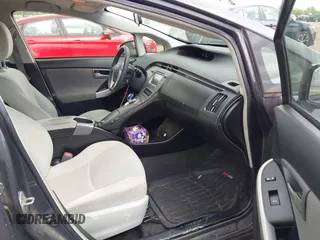 2015 Toyota Prius Four z VIN JTDKN3DU5F1934117, wystawiony jako IAAI lot #42370807 z przebiegiem 67 806 mil mil oraz . Historia ofert i sprzedaży dostępna na DreamBid. Obrazek 5.