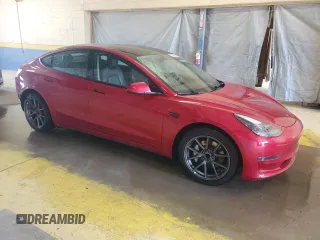 2022 Tesla Model 3 z VIN 5YJ3E1EA2NF372518, wystawiony jako Copart lot #59147215 z przebiegiem 113 349 mil mil oraz Czysty tytuł • Clean title. Historia ofert i sprzedaży dostępna na DreamBid. Obrazek 4.