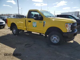 2019 Ford F-250 XL with VIN 1FTBF2B60KEG24939, listed as a Copart auction lot 51901055 with 132,180 mi miles and Salvage title. Bid and sale history available at DreamBid. Image 4.