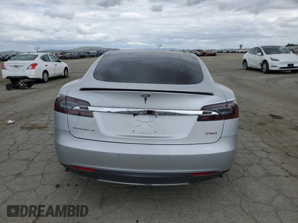 2014 Tesla Model S 60 z VIN 5YJSA1H11EFP43395, wystawiony jako Copart lot #54653845 z przebiegiem 120 180 mil mil oraz Szkoda całkowita • Salvage title. Historia ofert i sprzedaży dostępna na DreamBid. Obrazek 6.