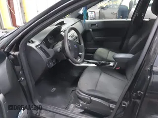 2011 Ford Focus SE with VIN 1FAHP3FN5BW192119, listed as a IAAI auction lot 41193926 with 113,435 mi miles. Bid and sale history available at carsss.com. Image 5.