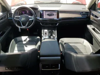 2024 Volkswagen Atlas SEL with VIN 1V2BR2CA3RC533646, listed as a Copart auction lot 52700135 with 10,498 mi miles and Salvage title. Bid and sale history available at DreamBid. Image 8.