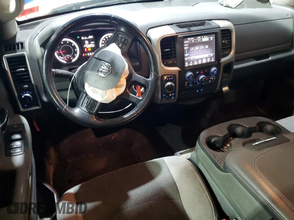 2015 Ram 1500 Outdoorsman z VIN 1C6RR7LT8FS731422, wystawiony jako Copart lot #47360105 z przebiegiem 122 372 mil mil oraz Szkoda całkowita • Salvage title. Historia ofert i sprzedaży dostępna na DreamBid. Obrazek 8.