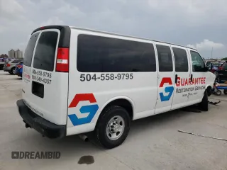2023 Chevrolet Express Passenger LS z VIN 1GAZGNFP6P1205159, wystawiony jako Copart lot #54216095 z przebiegiem 33 752 mil mil oraz Szkoda całkowita • Salvage title. Historia ofert i sprzedaży dostępna na DreamBid. Obrazek 3.