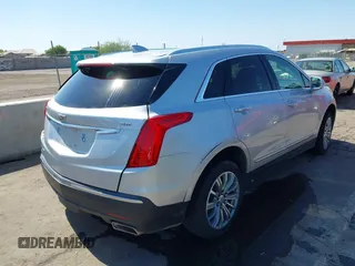 2017 Cadillac XT5 Luxury AWD z VIN 1GYKNDRS1HZ293429, wystawiony jako IAAI lot #42453704 z przebiegiem 92 347 mil mil oraz . Historia ofert i sprzedaży dostępna na DreamBid. Obrazek 4.