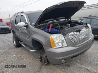 2007 GMC Yukon SLT with VIN 1GKFC13J17J277647, listed as a IAAI auction lot 41455860 with 200,035 mi miles. Bid and sale history available at carsss.com. Image 1.