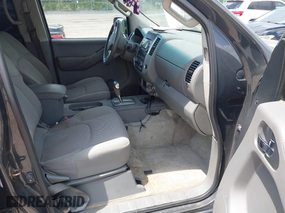 2014 Nissan Frontier SV z VIN 1N6AD0ER9EN751010, wystawiony jako IAAI lot #42326309 z przebiegiem 199 871 mil mil oraz . Historia ofert i sprzedaży dostępna na DreamBid. Obrazek 5.