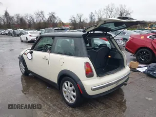 2004 MINI Hardtop with VIN WMWRC33434TJ60941, listed as a IAAI auction lot 39078161 with 143,107 mi miles and . Bid and sale history available at DreamBid. Image 3.