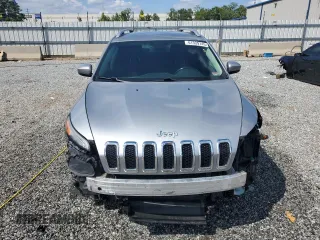 2016 Jeep Cherokee Latitude z VIN 1C4PJLCS9GW161125, wystawiony jako Copart lot #61339145 z przebiegiem 244 966 mil mil oraz Szkoda całkowita • Salvage title. Historia ofert i sprzedaży dostępna na DreamBid. Obrazek 5.