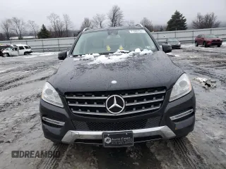 2015 Mercedes-Benz M 350 z VIN 4JGDA5HB9FA571227, wystawiony jako Copart lot #71989152 z przebiegiem 99 619 mil mil oraz . Historia ofert i sprzedaży dostępna na DreamBid. Obrazek 5.