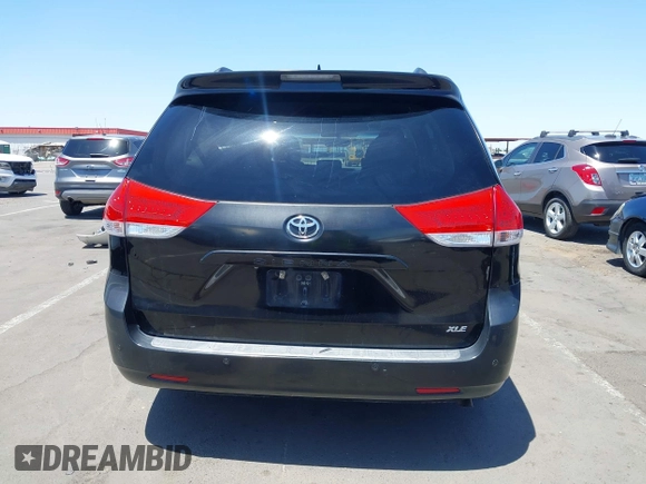 2012 Toyota Sienna XLE AAS z VIN 5TDYK3DC0CS268826, wystawiony jako IAAI lot #42317442 z przebiegiem 225 973 mil mil oraz . Historia ofert i sprzedaży dostępna na DreamBid. Obrazek 16.
