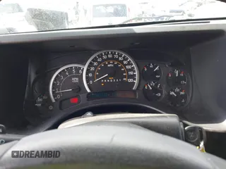2007 Hummer H2 SUV z VIN 5GRGN23UX7H112972, wystawiony jako IAAI lot #41980625 z przebiegiem 214 857 mil mil oraz . Historia ofert i sprzedaży dostępna na DreamBid. Obrazek 7.