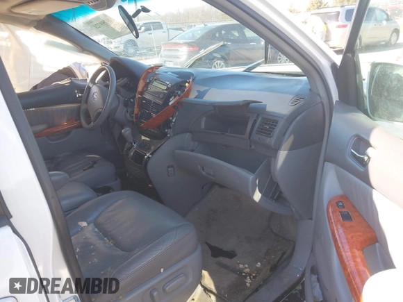2008 Toyota Sienna XLE with VIN 5TDZK22C78S204839, listed as a IAAI auction lot 41759721 with 238,000 mi miles. Bid and sale history available at carsss.com. Image 5.