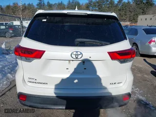2019 Toyota Highlander SE with VIN 5TDJZRFH3KS613063, listed as a IAAI auction lot 41670992 with 110,543 mi miles. Bid and sale history available at carsss.com. Image 17.