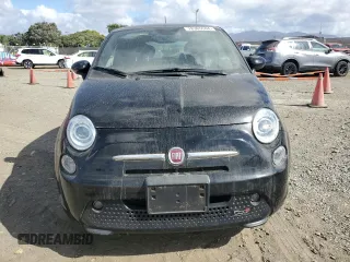 2015 FIAT 500e z VIN 3C3CFFGE7FT726048, wystawiony jako Copart lot #78305504 z przebiegiem 77 287 mil mil oraz Czysty tytuł • Clean title. Historia ofert i sprzedaży dostępna na DreamBid. Obrazek 5.