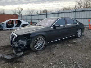 2015 Mercedes-Benz S 550 z VIN WDDUG8FB7FA098425, wystawiony jako Copart lot #51930595 z przebiegiem 151 762 mil mil oraz Szkoda całkowita • Salvage title. Historia ofert i sprzedaży dostępna na DreamBid. Obrazek 1.