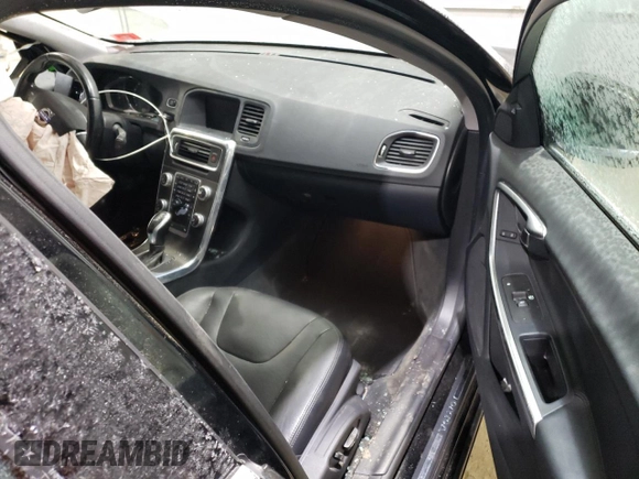 2015 Volvo S60 T5 Premier z VIN YV1612TK1F2332441, wystawiony jako Copart lot #89086705 z przebiegiem Nie podano mil oraz Szkoda całkowita • Salvage title. Historia ofert i sprzedaży dostępna na DreamBid. Obrazek 8.