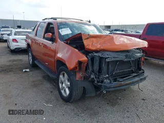 2008 Chevrolet Avalanche LTZ z VIN 3GNEC12J48G216702, wystawiony jako IAAI lot #41753596 z przebiegiem 299 925 mil mil oraz . Historia ofert i sprzedaży dostępna na DreamBid. Obrazek 1.