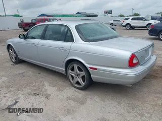 2007 Jaguar XJ with VIN SAJWA79B77SH12190, listed as a IAAI auction lot 42142432 with 1 mi miles. Bid and sale history available at carsss.com. Image 3.