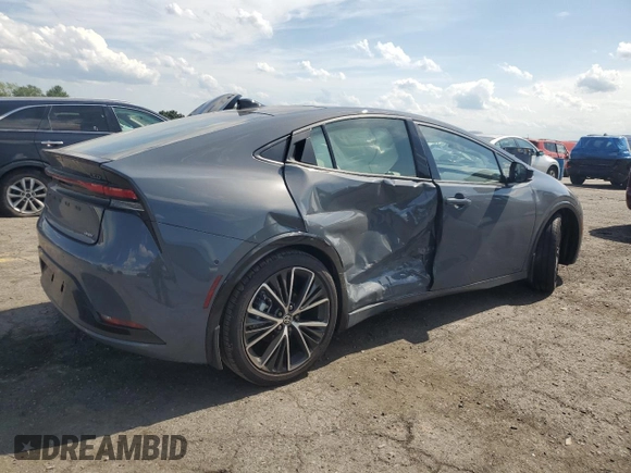 2024 Toyota Prius LE z VIN JTDADABU4R3021525, wystawiony jako Copart lot #61652045 z przebiegiem 2 120 mil mil oraz Szkoda całkowita • Salvage title. Historia ofert i sprzedaży dostępna na DreamBid. Obrazek 3.