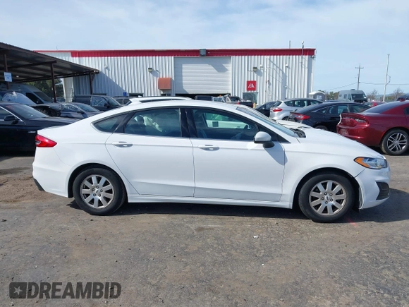 2019 Ford Fusion SE with VIN 3FA6P0HD6KR201777, listed as a IAAI auction lot 41615610 with 93,989 mi miles. Bid and sale history available at carsss.com. Image 13.