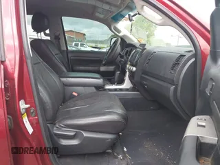 2008 Toyota Tundra z VIN 5TBBV541X8S517382, wystawiony jako IAAI lot #42231096 z przebiegiem 111 953 mil mil oraz . Historia ofert i sprzedaży dostępna na DreamBid. Obrazek 5.