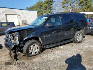2008 GMC Yukon SLT w/4SB with VIN 1GKFC13068R184438, listed as a Copart auction lot 45032525 with 230,656 mi miles and Salvage Title. Bid and sale history available at carsss.com. Image 1.